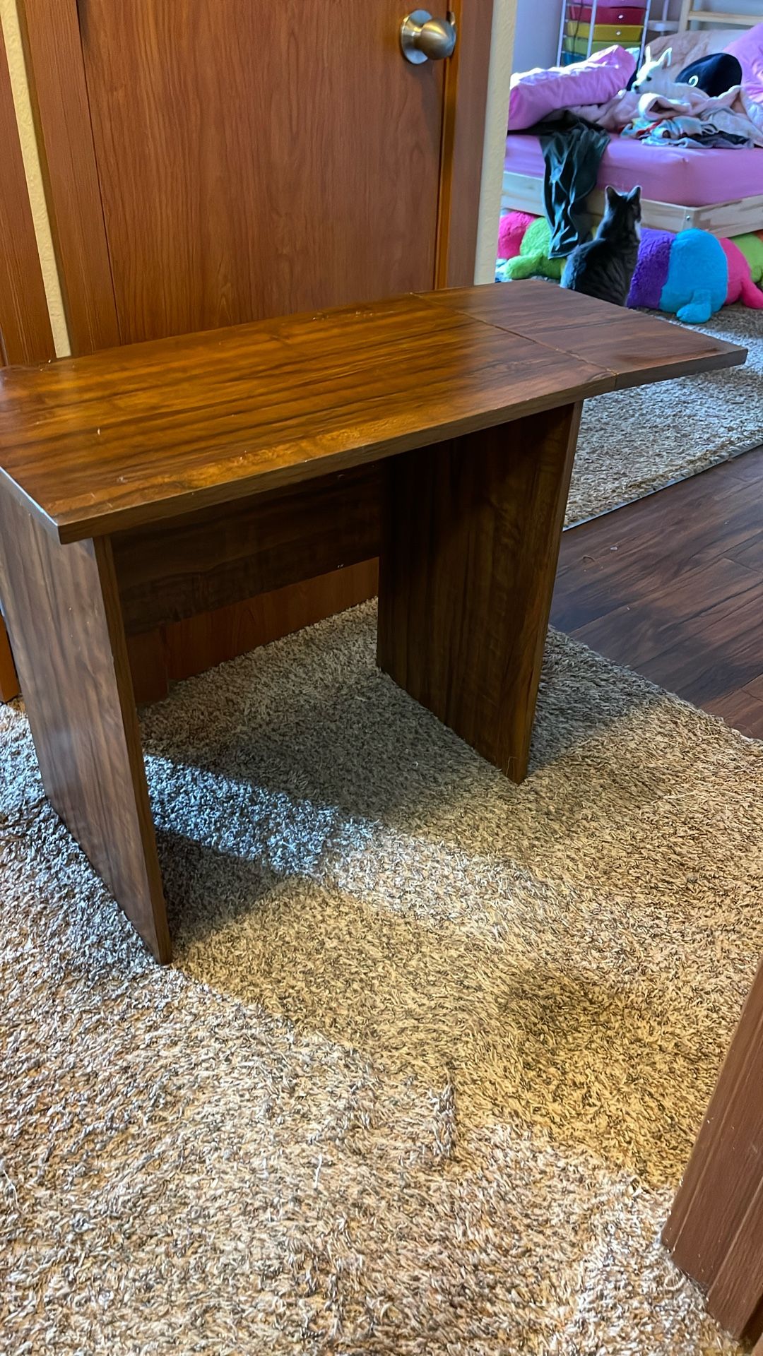 Small Desk With Leaf