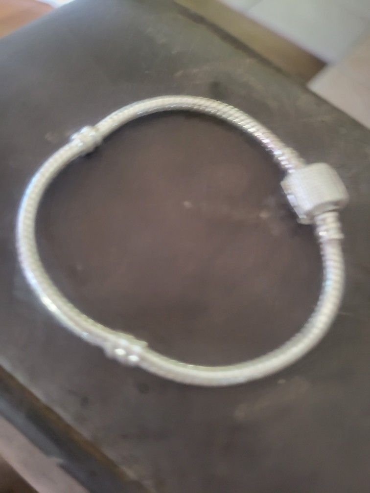 Puendura bracelet for a little girl