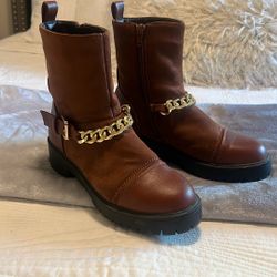 Woman Boots From Express 6.5 