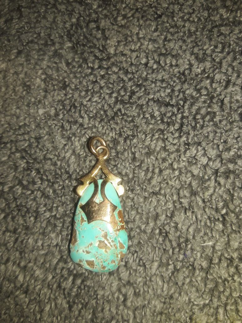 14kt vintage bolder turquoise pendant