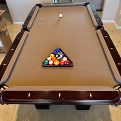POOL TABLE 