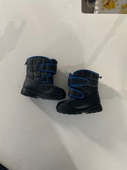 Snow boots toddler size 9/10