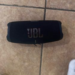 JBL Charge 5