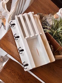 Key organizer mailer shelf