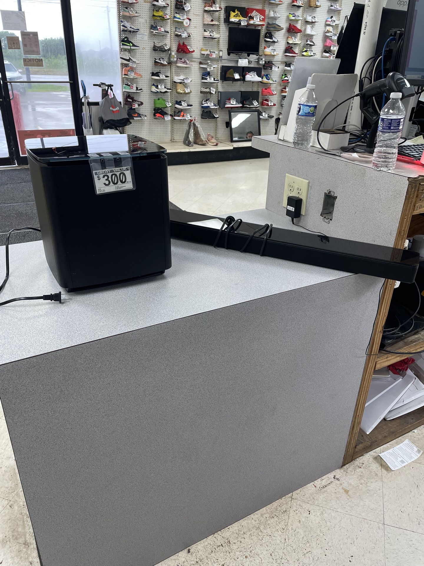 Bose Sound Bar With Speaker 421650 Model