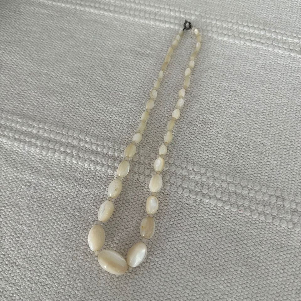 Vintage Balamuti Mother of Pearl Graduated Bead Necklace