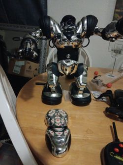Robot w/ remote works