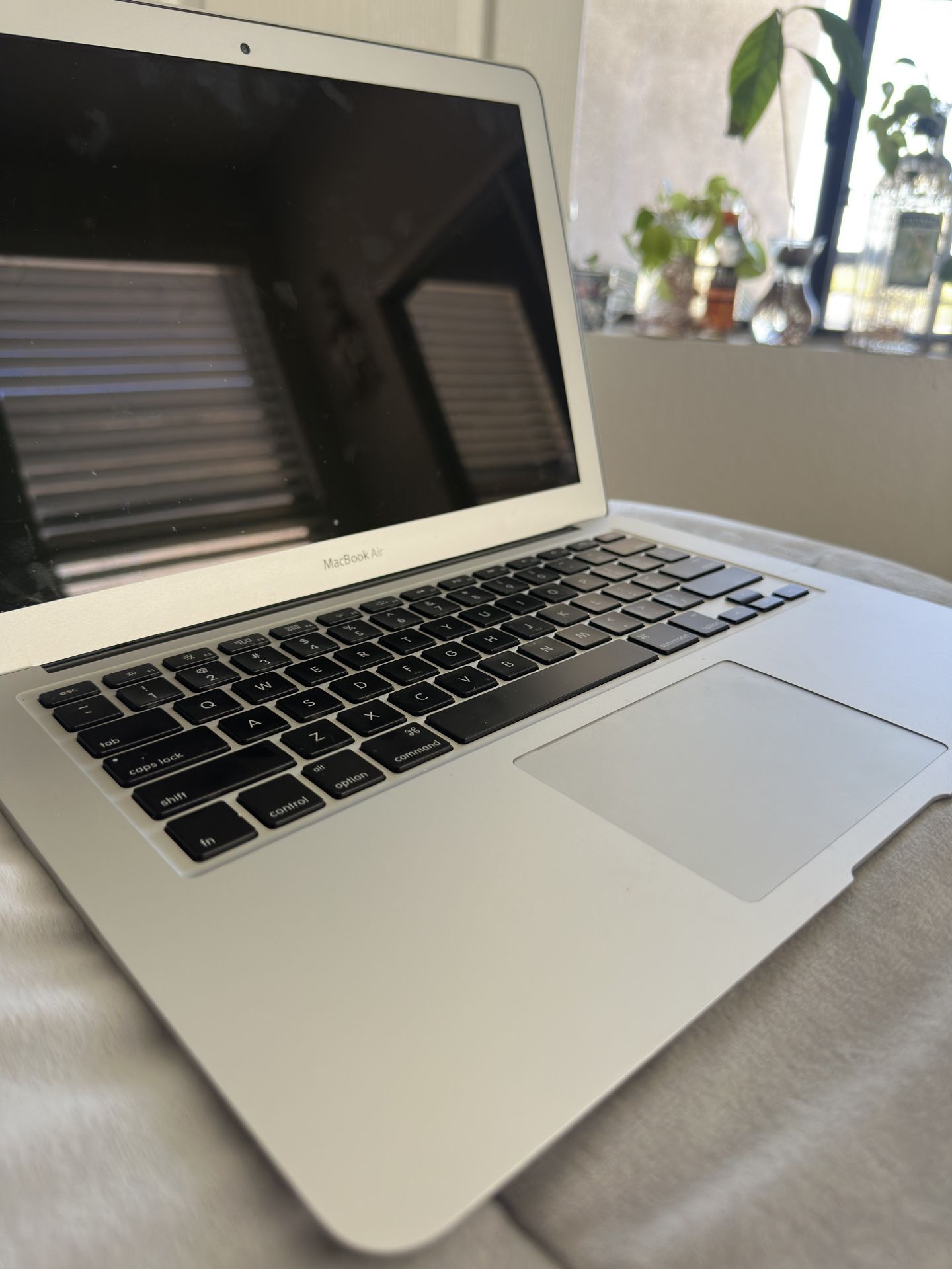 💻 MacBook Air 13” (2017) – Great Condition – 128GB SSD