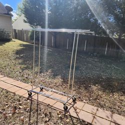 CLOTHES HAMGER ON WHEELS 