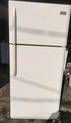 Very Clean! Frigidaire Freezer-On-Top Refrigerator!