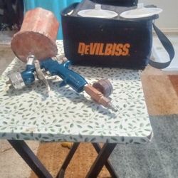 De Vilbiss Paint Gravity Paint Gun 