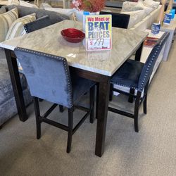 Lovely Dining Set ✨🤍 Easy Financing Available ✨✅