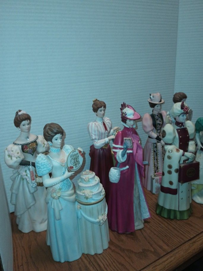 Very Rare Highly Collectible Avon Porcelain Women (8) The Set Is Worth Over $400 My Price $200