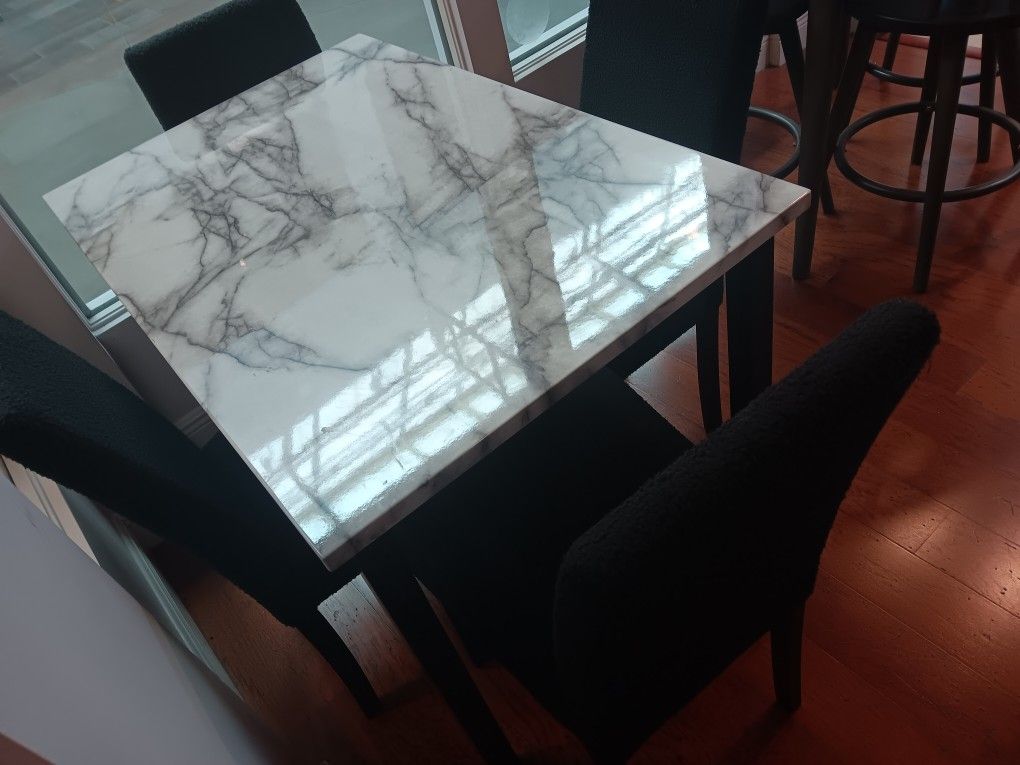 *Manager's Special!!!*---Quaint Tedd Black Dining Table Sets W/4 Chairs---Delivery/$10 Down Financing😉