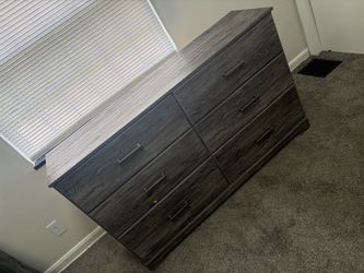 Queen Size Bedroom Suit