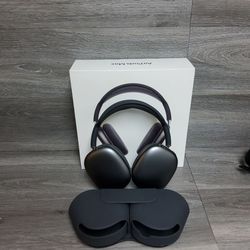 Apple airpods Max wireless over ear headset with original box, case, and charger MWW43AM/A