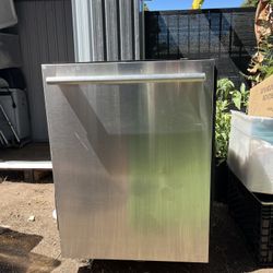 Thermador dishwasher 