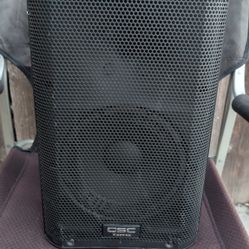 QSC K8 Powered Speaker - Pair