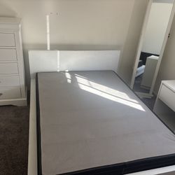 Full Size Bed Frame ! In Good Shape!!!!