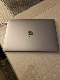 2017/18 macbook Pro 13 Inch 2.3 i5 8gb 128gb Ssd