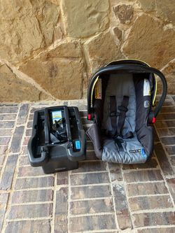 Graco infant car seat with base