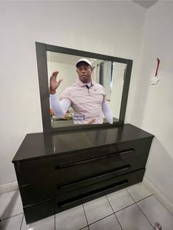 Bring New Dresser, Night Stand & Twin XL bed 🛏️