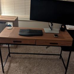 Brown/wooden desk