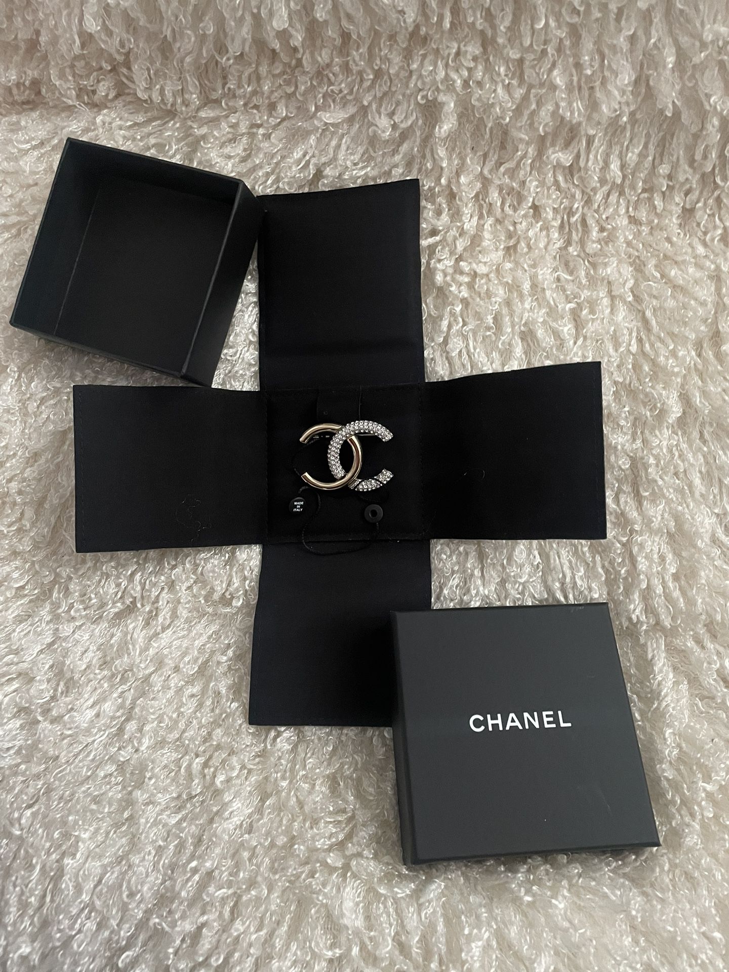 Original Chanel Bag Or Clothes Pin for Sale in El Paso, TX - OfferUp