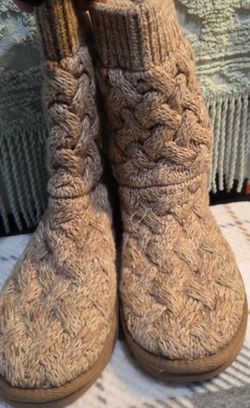 UGG Women's Isla knit boots size #7