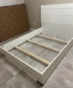 Vendo cama sin colchón