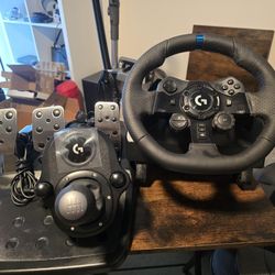 G923 Racing Wheel w/ Shifter and Pedals (Like New)  