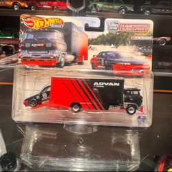 Hot Wheels Team Transport #27 Nissan Skyline GT-R (BNR32) Advan Racing