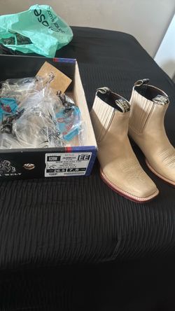 Boots size 7.5
