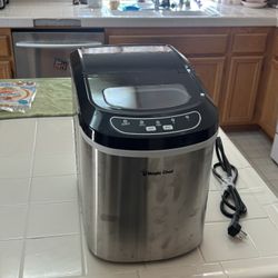 Magic Chef Ice maker