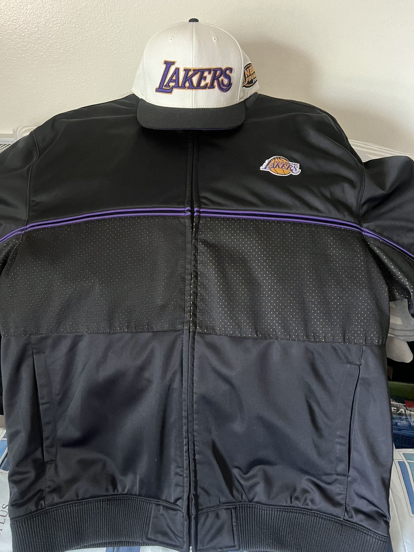 Lakers Jacket + Cap