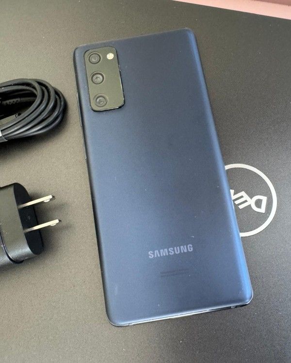 Samsung Galaxy S20 FE , Unlocked for all Company Carrier , Excellent Condition Like New