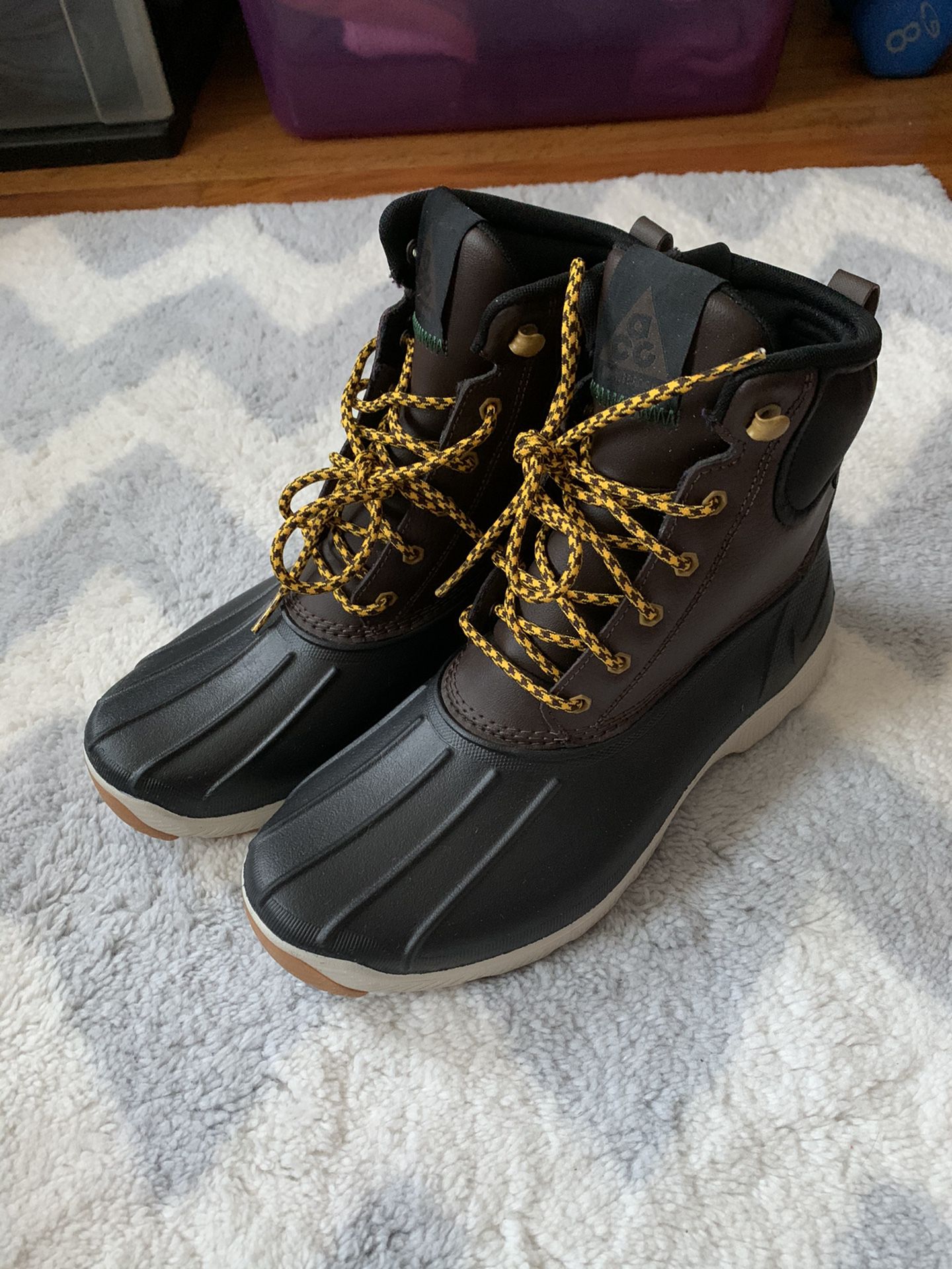 Nike ACG Solarsoft Ripplebrook Boots Size 8 (Great for Rain and Snow)