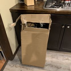 (Brand New In The Box ) Razor E100 Glow Electric Scooter 10 mph & 40 mins Ride Time