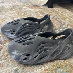 Yezzy foam runners (MX Granite) Size US 6. 