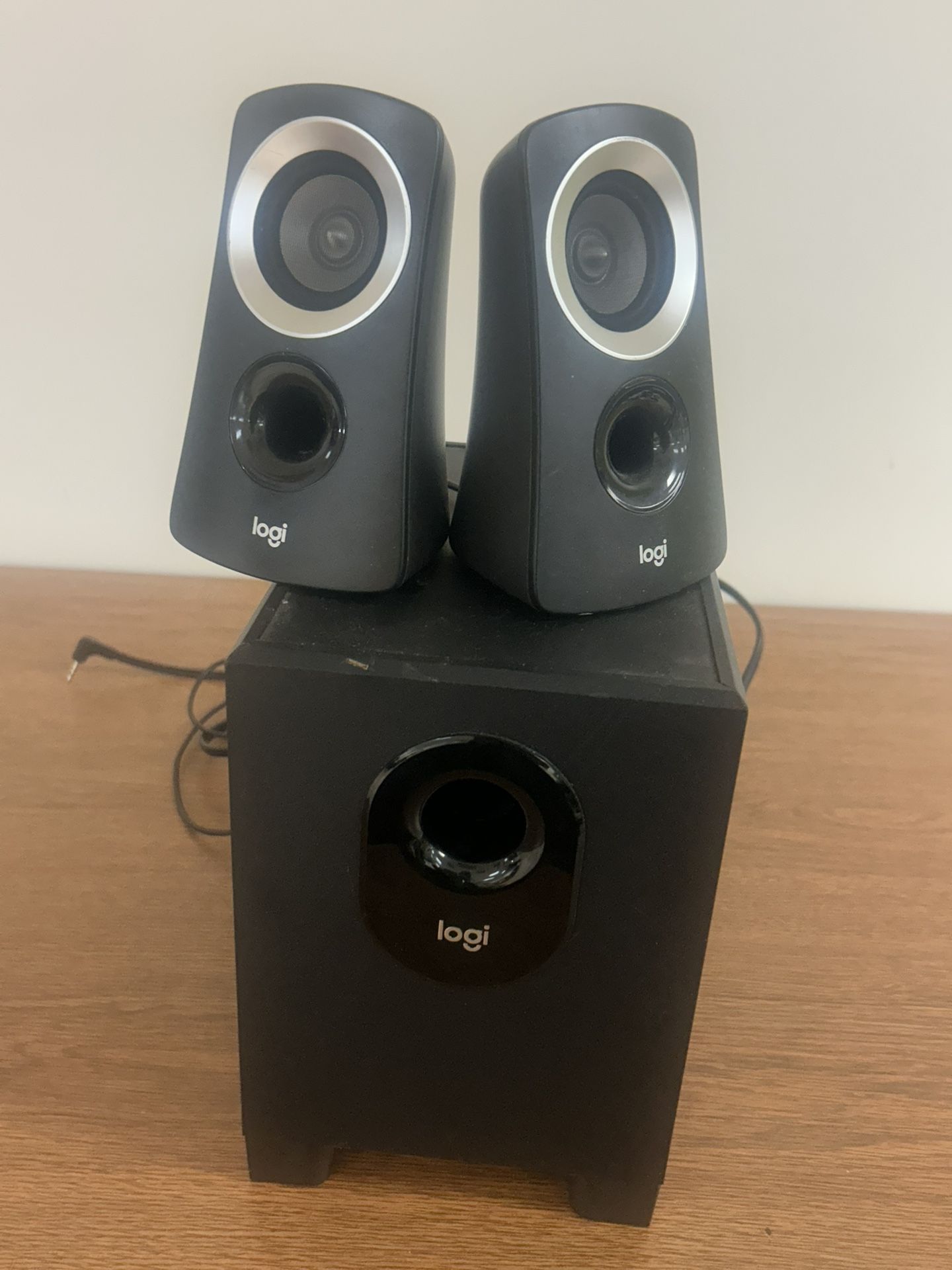 Logitech Z313 Speaker System – 2.1 Channel with Subwoofer