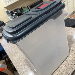 Pet food Container