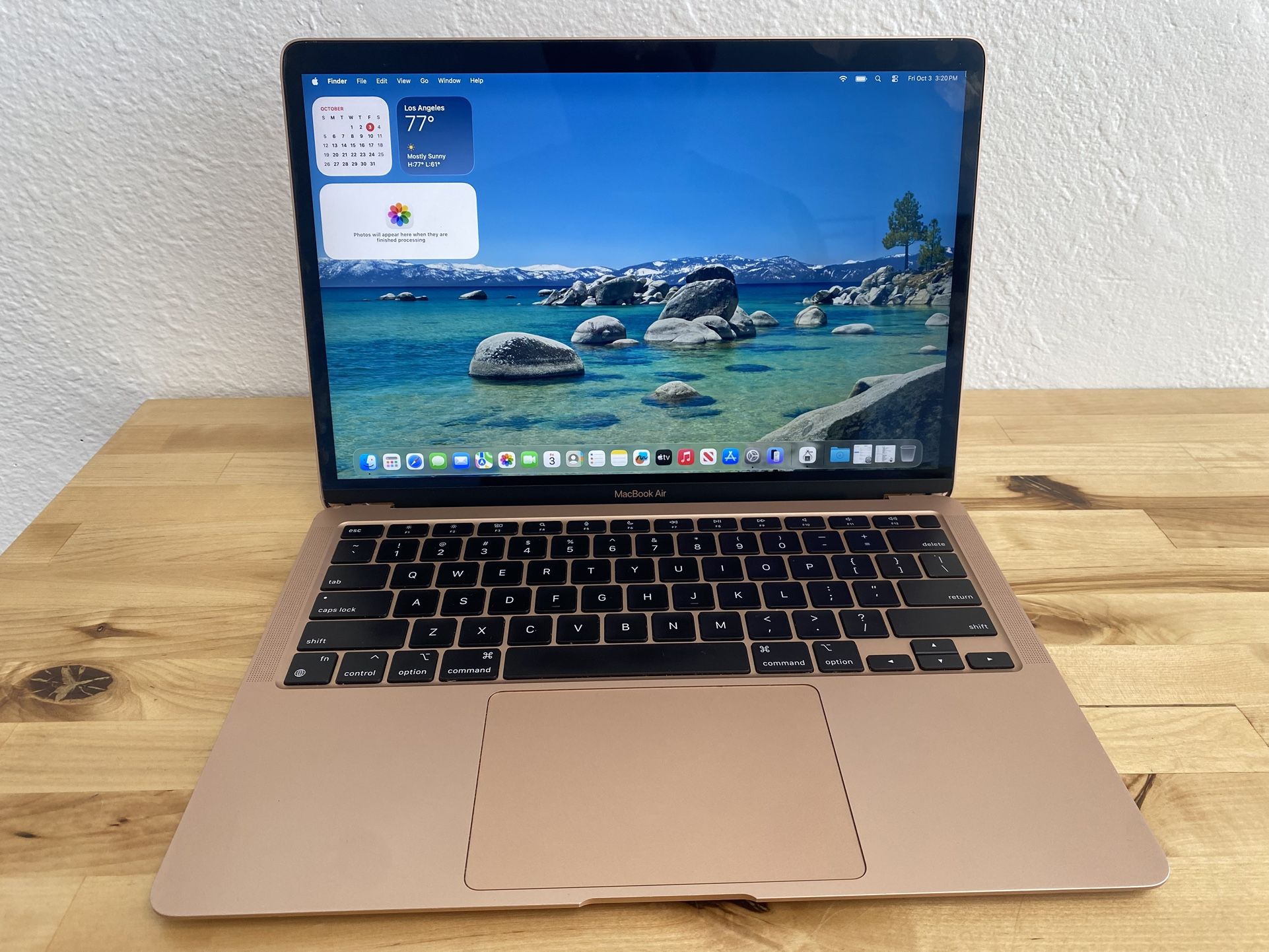 Upgraded M1 MacBook Air 512GB SSD / 8GB RAM 8-Core CPU / 8-Core GPU Gold.
