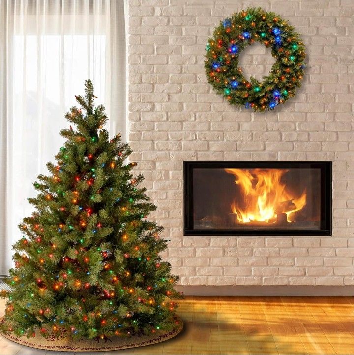 New National Prelit 4.5ft 450 Lights Artificial Tree. Beautiful, Clean , Hassle Free Tree.