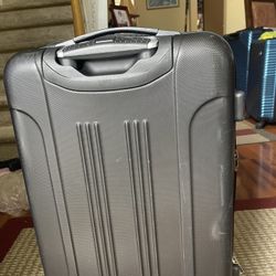 1PC  24” Travelers Club Hardside W/Spinner Wheel Luggage Used