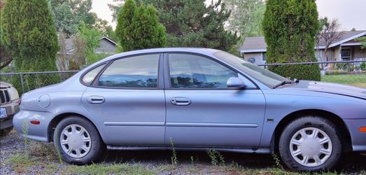 1999 Ford Taurus