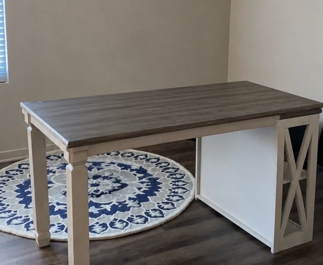 Desk with 2 side shelves
