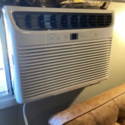 Frigidaire Air Conditioner 15000 BTU 