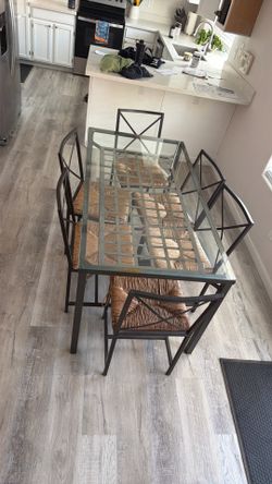 Dinning Room Table & 6 Chairs