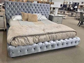 Flory Gray Velvet King Size Platform Bed. Brand New. MATTRESS IS NOT INCLUDED.