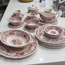 The Antique Johnson Bros Plate Set